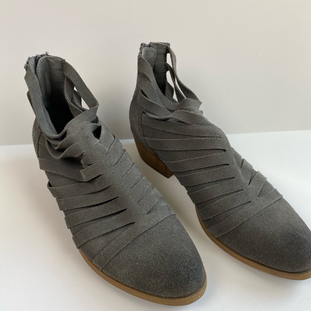 Carlos breckin grey leather cut out booties 8.5